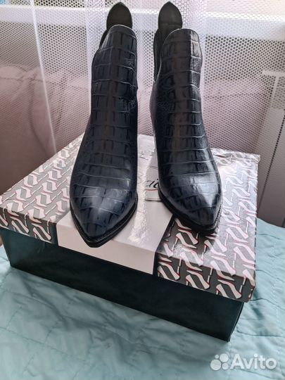 Полусапожки-казаки новые