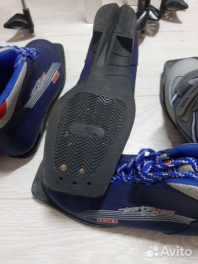 Лыжи с палками и ботинками (комплект)