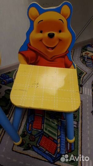 Детский столик и два стульчика