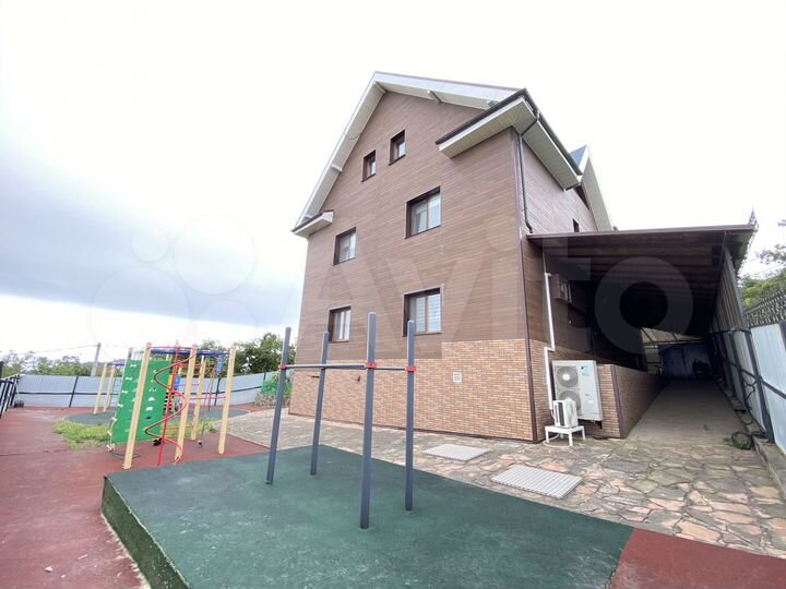 Дом 338 м² на участке 5,9 сот.