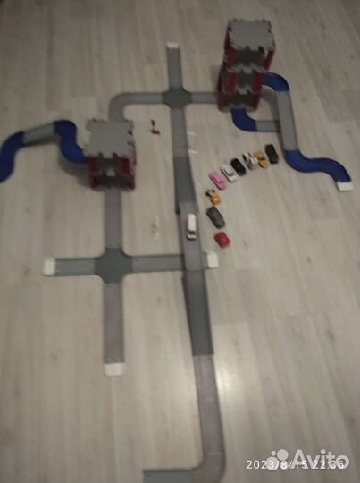 Парковка-гараж и машинки