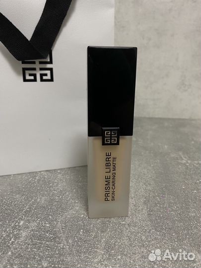 Тональный крем Givenchy живанши