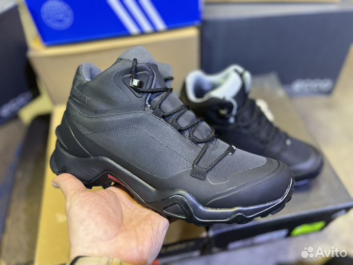 Кроссовки adidas на зиму до-21