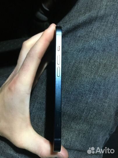 Телефон iPhone 13