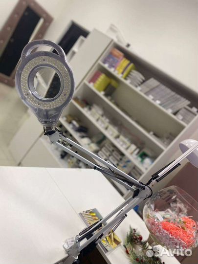 Лампа с лупой