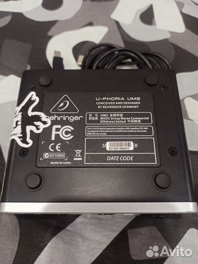 Внешняя звуковая карта behringer U-phoria UM2