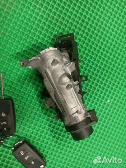 Замок зажигания с ключами Skoda Octavia A5