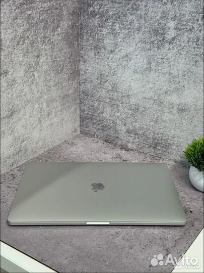 Macbook pro 16 2019 i9 1tb Silver