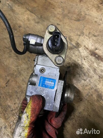 Топливный насос Митсубиши Спейс вагон 2.4