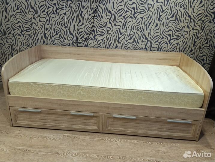 Кровать