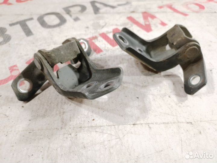 Петля двери передняя правая Mazda 3 BL 1.6 2012