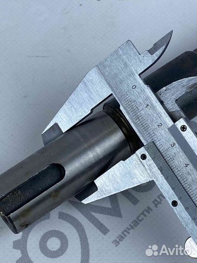 Вал двухопорного кронштейна ведомого шкива мотобук