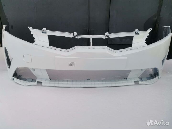 Передний бампер kia rio 4 белый 2020-2022 год
