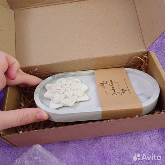 Декоративная подставка из гипса