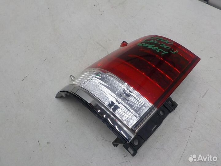 Фонарь задний наружный левый Toyota Land Cruiser