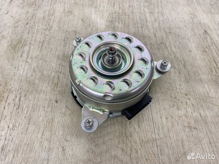 Вентилятор радиатора правый Mitsubishi Outlander 3