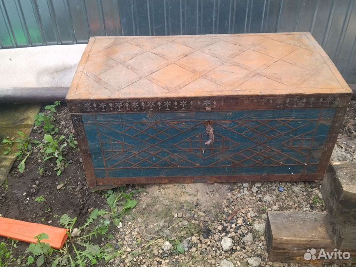 Сундук деревянный старинный