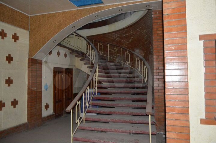 Нежилые помещения, 302.8 м² + зу(аренда)