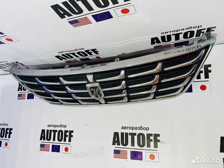 Решетка радиатора Toyota Grand Hiace 1999-2002