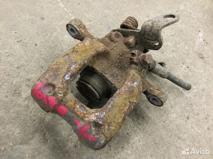 Суппорт задний левый VW Джетта 2006-2011г