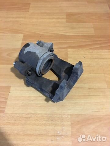 Шкода Октавия суппорт передний правый