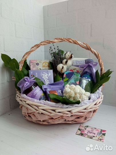 Подарочный набор в корзине в наличии