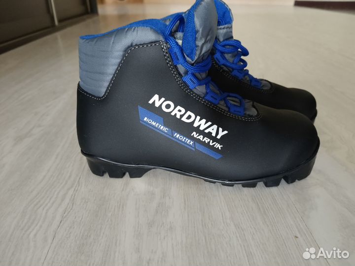 Продам лыжные ботинки