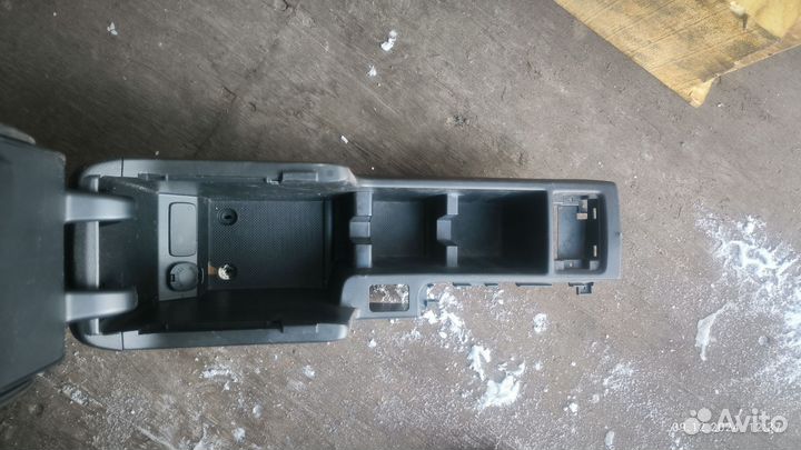 92114SC000JC подлокотник Subaru Forester sh