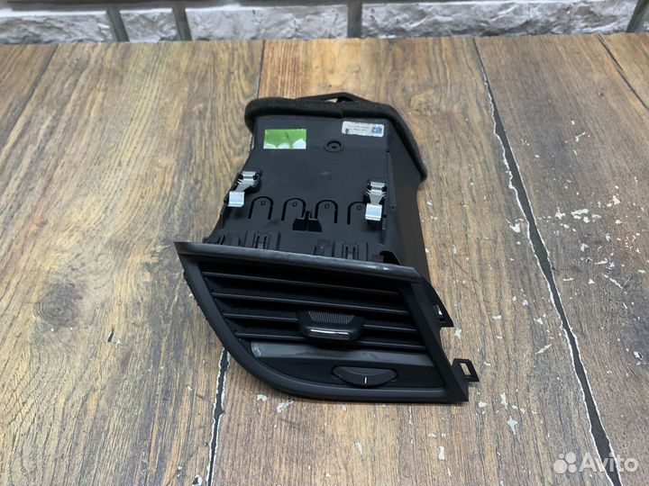 Opel zafira C Дефлектор воздушный LH RH