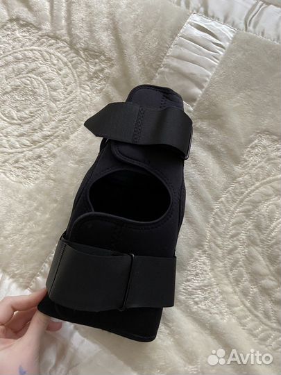 Бандаж на колено (наколенник)