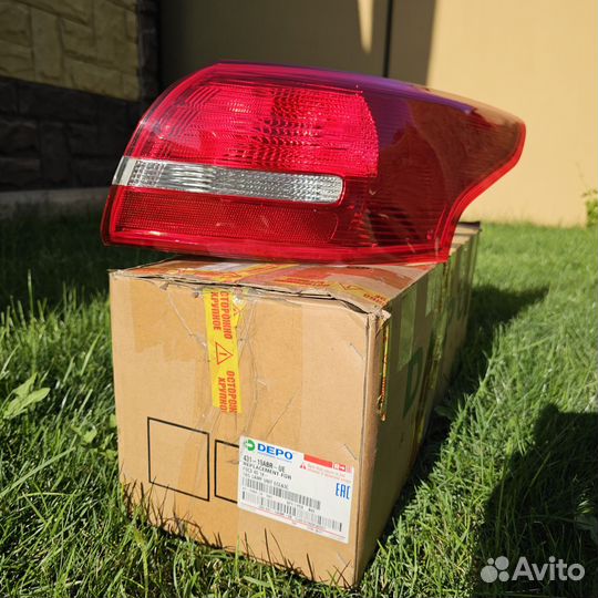 Фонарь задний правый Форд Фокус 3 седан