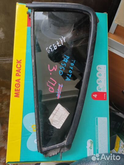 Стекло двери задней левой (форточка) Toyota Passo