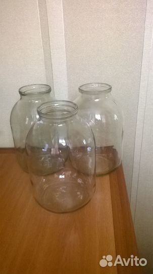 Бутылки стеклянные и 3-х литровые бутыля
