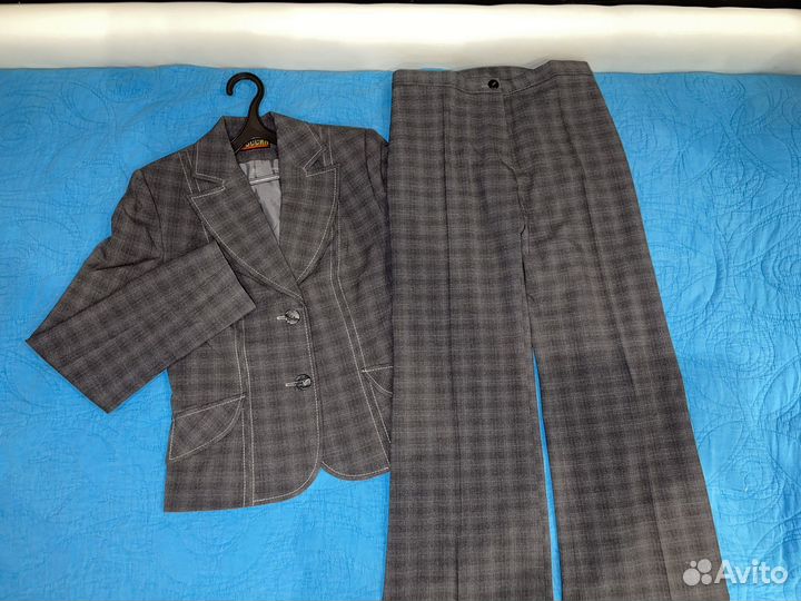 Новый школьный костюм р44