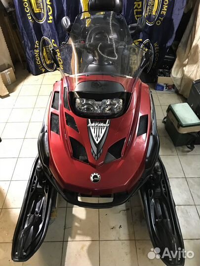 BRP Ski-Doo Expedition TUV V-800