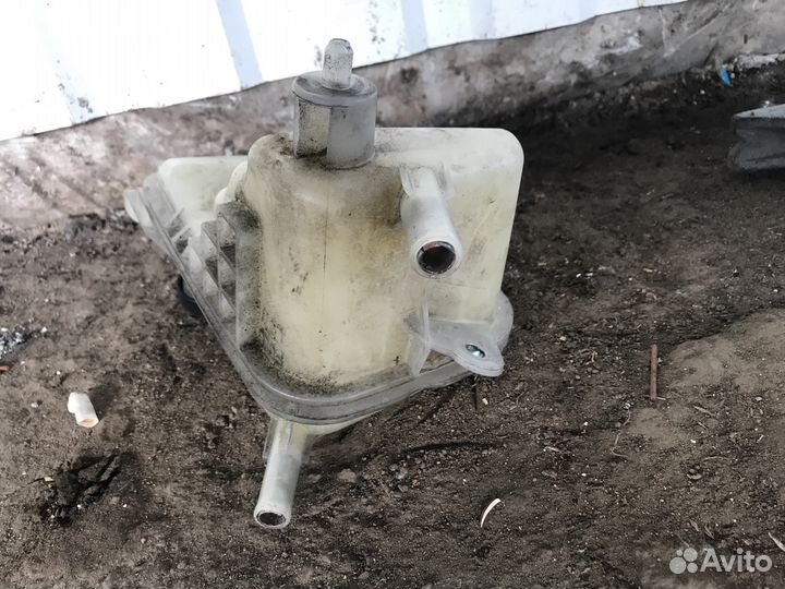 Расширительный бачок Тойота Аурис Toyota Auris