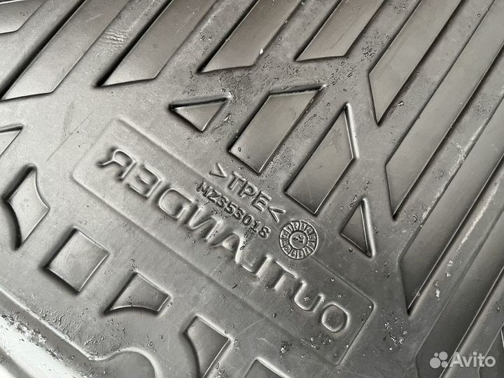 Коврик багажника Misubishi Outlander