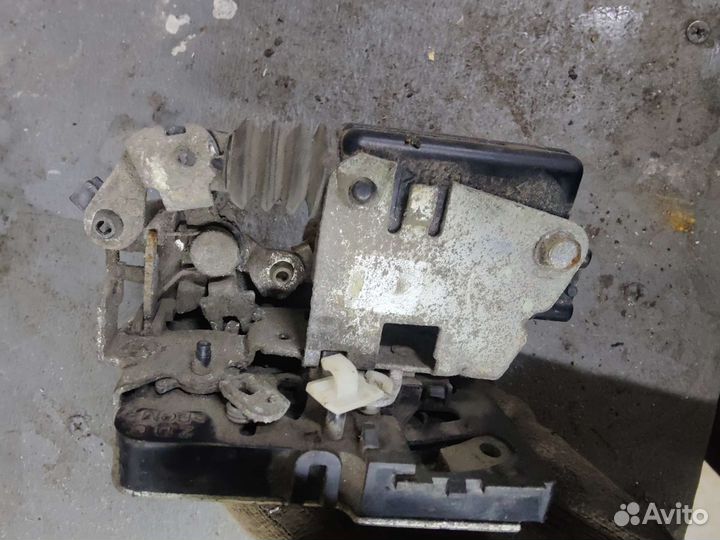 Замок двери задний правый Renault Logan