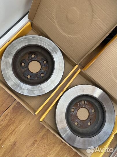 Тормозные диски на Toyota Camry 40