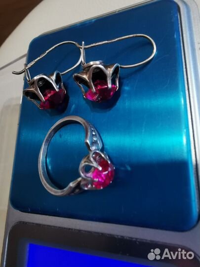 Серебряные серьги и кольцо. Корунд. 875 проба