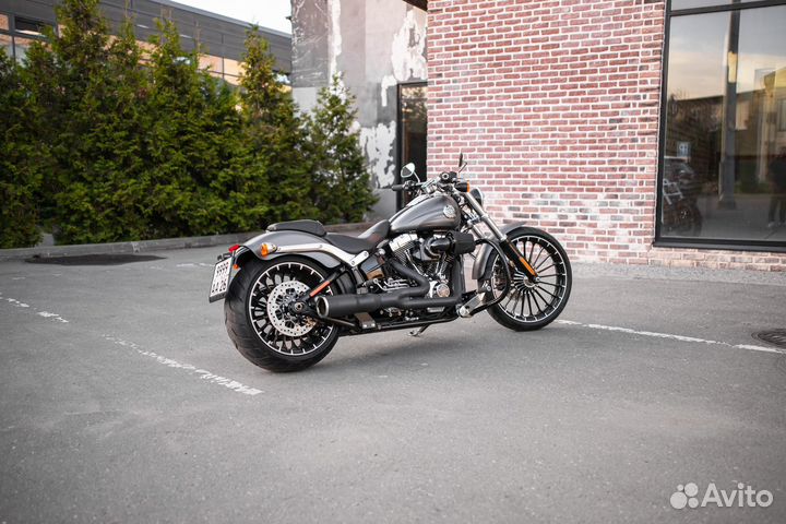 Harley-davidson fxsb breakout