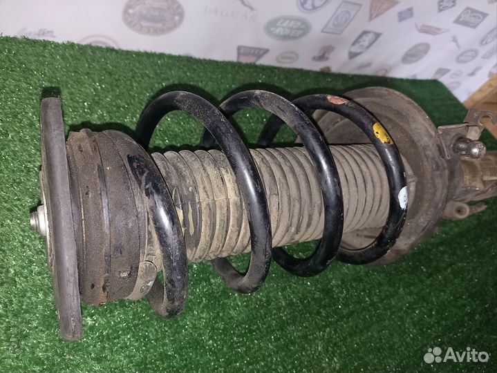 Амортизатор передний правый Форд Фокус 3