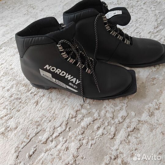 Лыжные ботинки