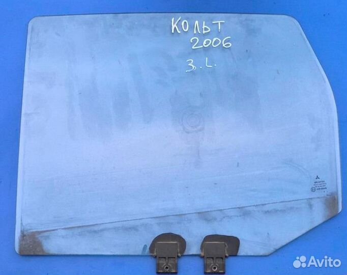 Стекло задней двери Мицубиси Кольт 2006 1,1i