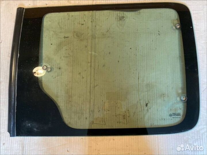 Стекло сдвижной двери правое Peugeot Partner 1