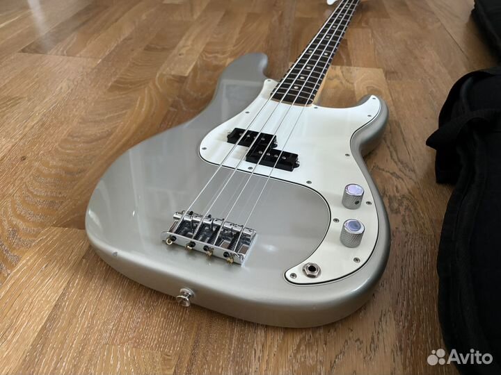 Fender precision FSR platinum limited edition