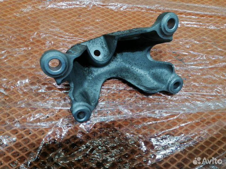 Кронштейн левый Audi A6 C6 4F ccea 2010