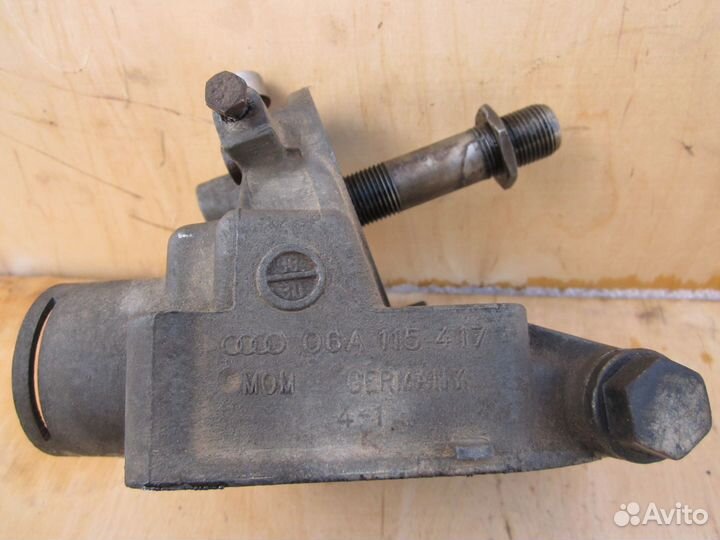 Кронштейн масляного фильтра Skoda Octavia tour