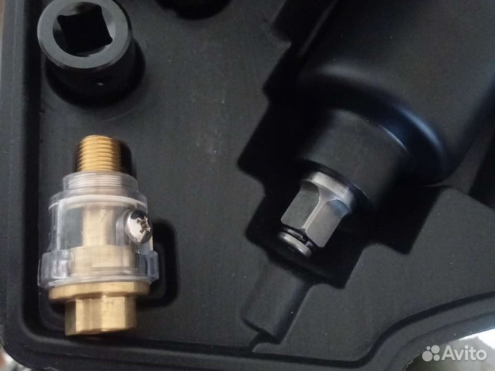 Пневмогайковерт Маяк 680Нм с набором головок