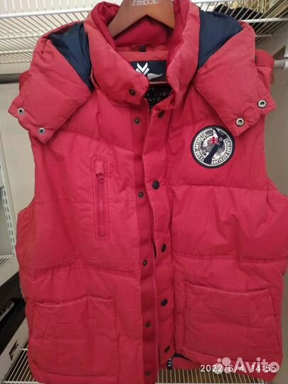 Безрукавка мужская утепленная с капюшоном